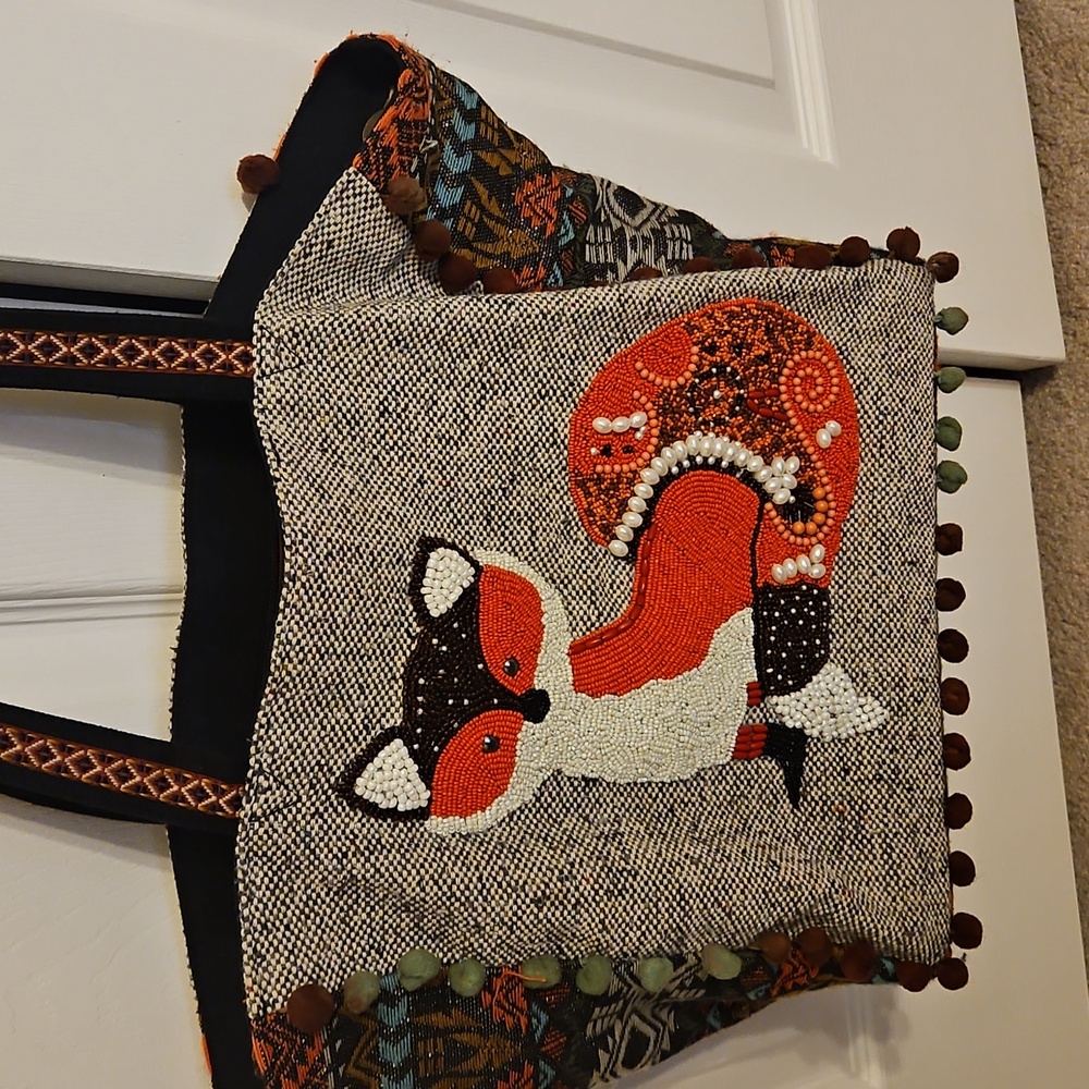 America&Beyond Fox Tote